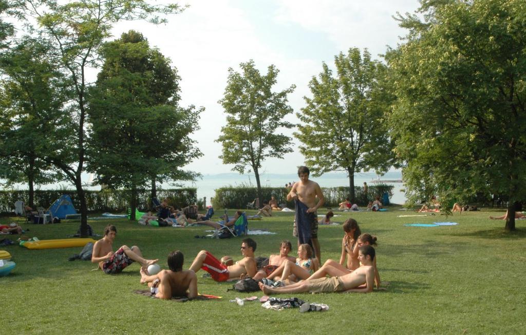 Club Aliga Retro Resort Balatonvilágos Esterno foto